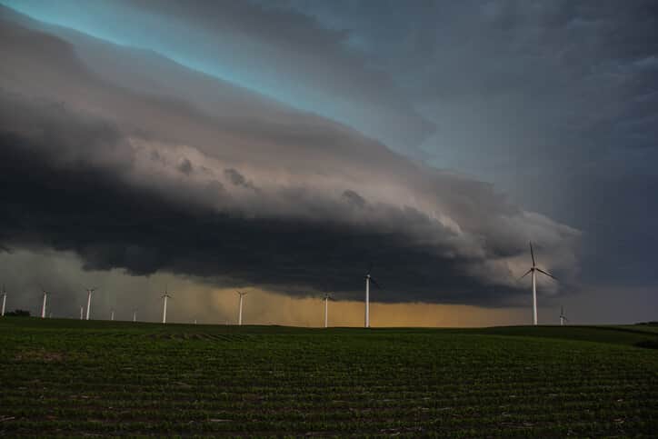 wind turbine thunderstorm